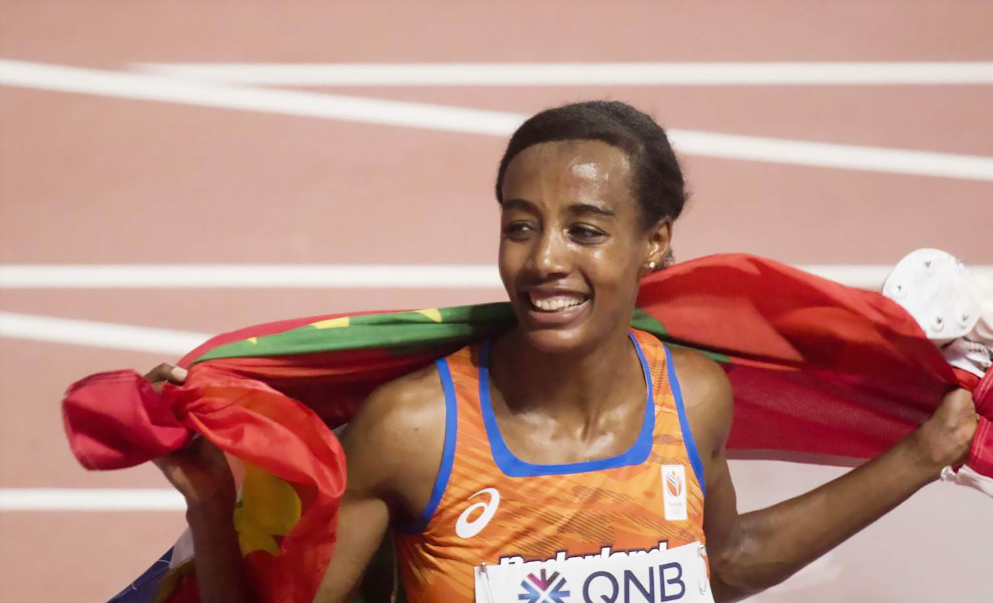 Sifan Hassan chính thức phá kỷ lục thế giới chạy 10.000m nữ 