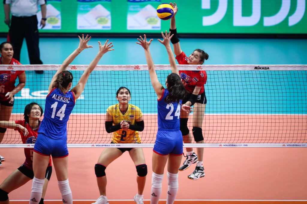 Trung Quốc thi đấu tại Volleyball Nations League